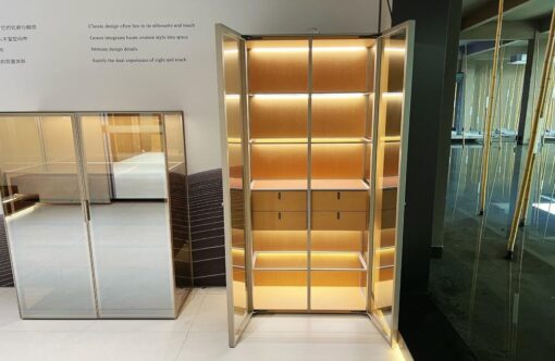 Transparent and Bright Glass Display Cabinet