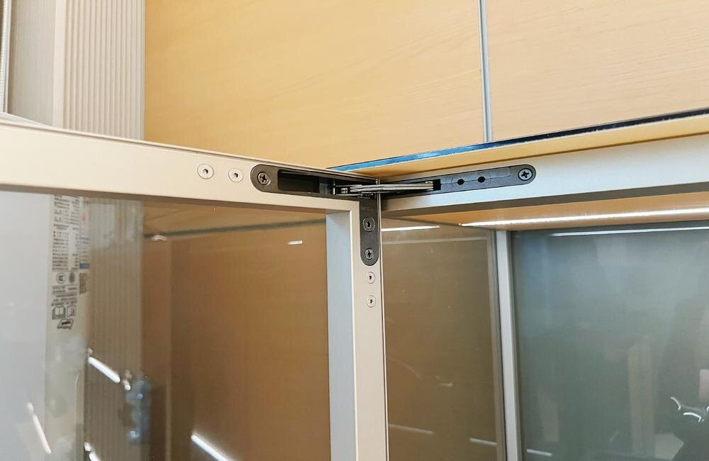 High-End Hinge System