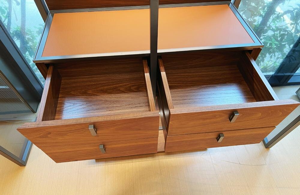 Aluminum Glass Aviation Cabinet