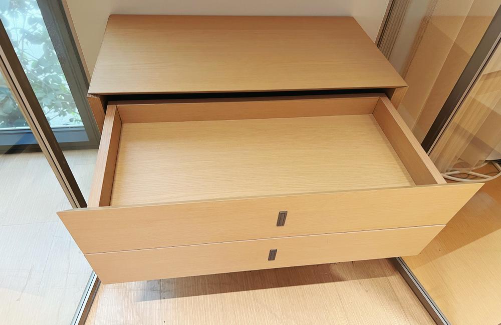 Minimalist Luxury Glass Cabinet