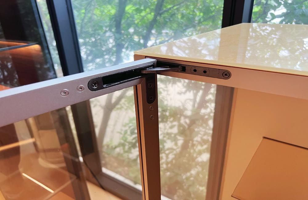 Minimalist Luxury Glass Cabinet