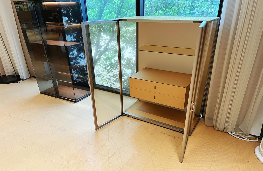 Minimalist Luxury Glass Cabinet